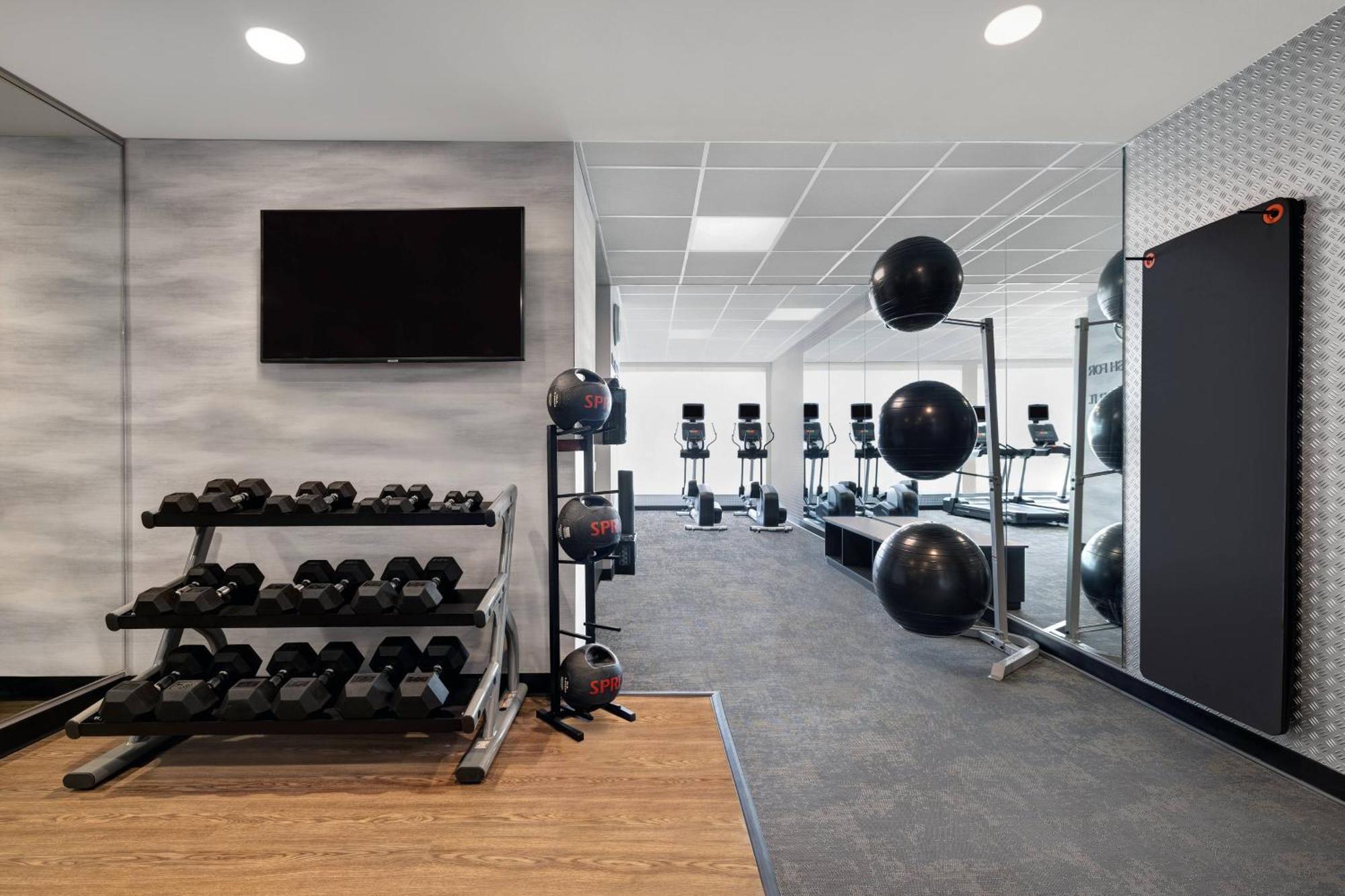 Fairfield Inn & Suites By Marriott Milwaukee ブルックフィールド エクステリア 写真