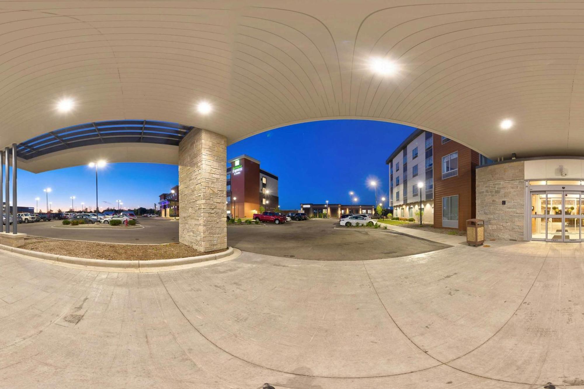 Fairfield Inn & Suites By Marriott Milwaukee ブルックフィールド エクステリア 写真