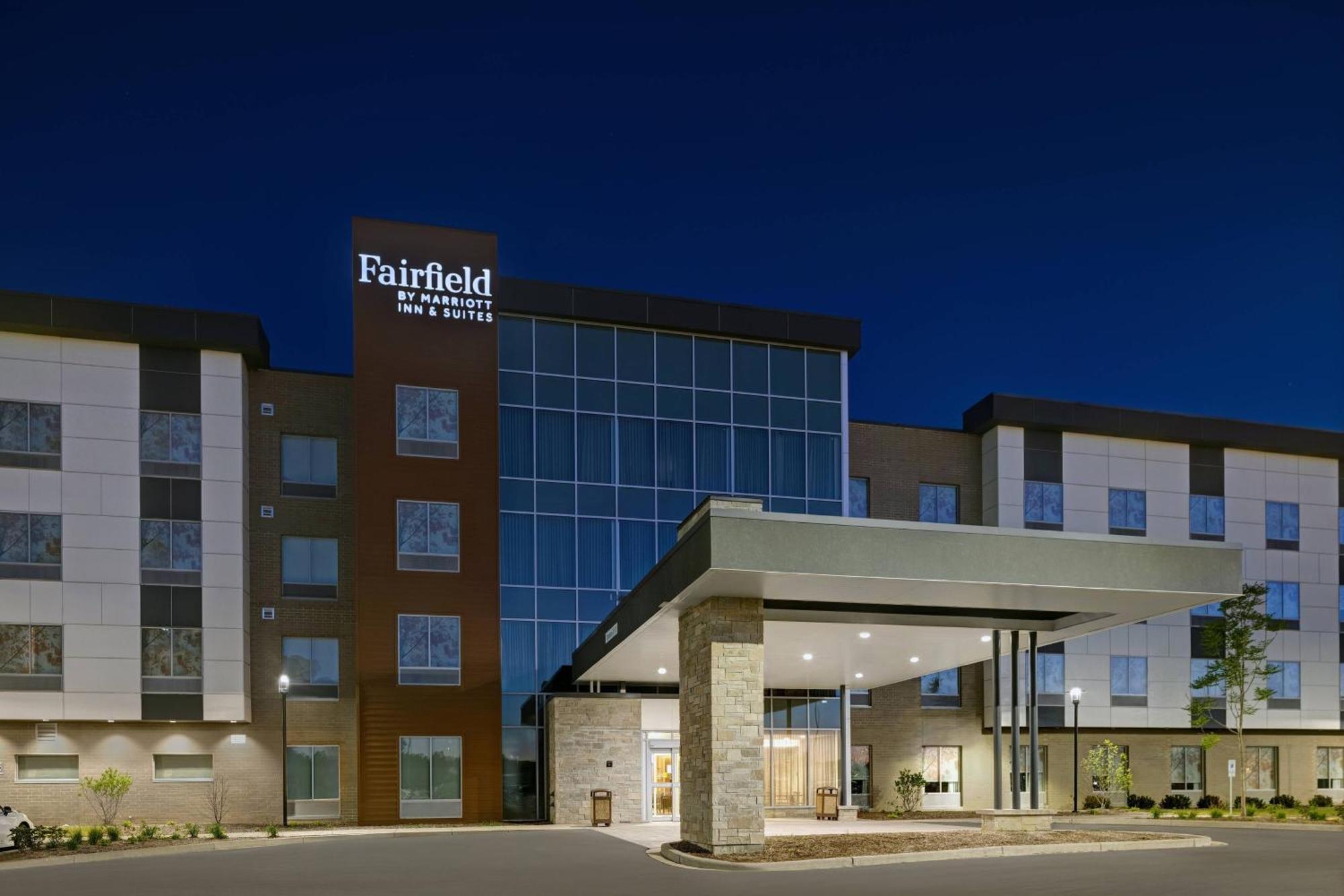 Fairfield Inn & Suites By Marriott Milwaukee ブルックフィールド エクステリア 写真