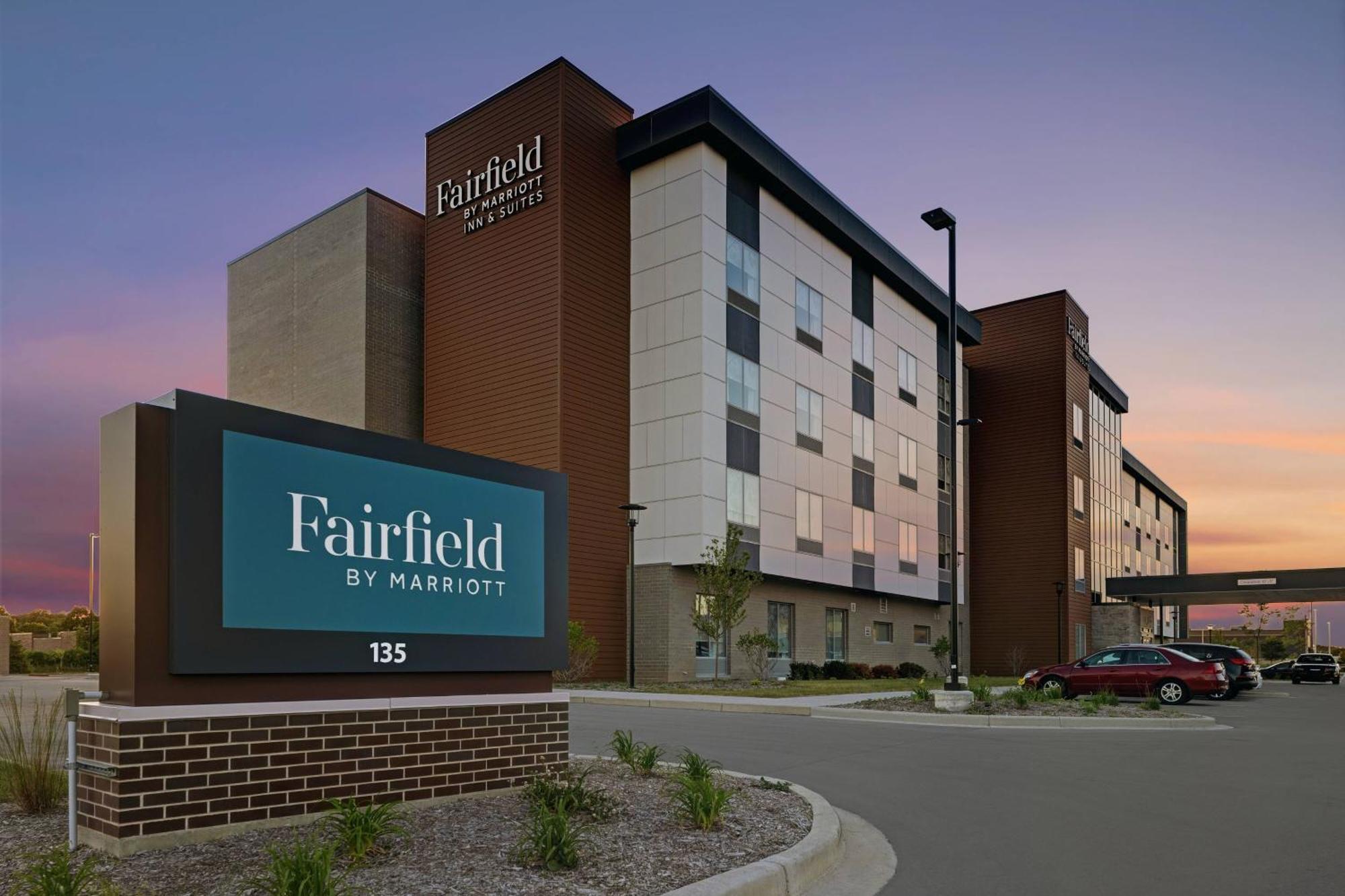Fairfield Inn & Suites By Marriott Milwaukee ブルックフィールド エクステリア 写真